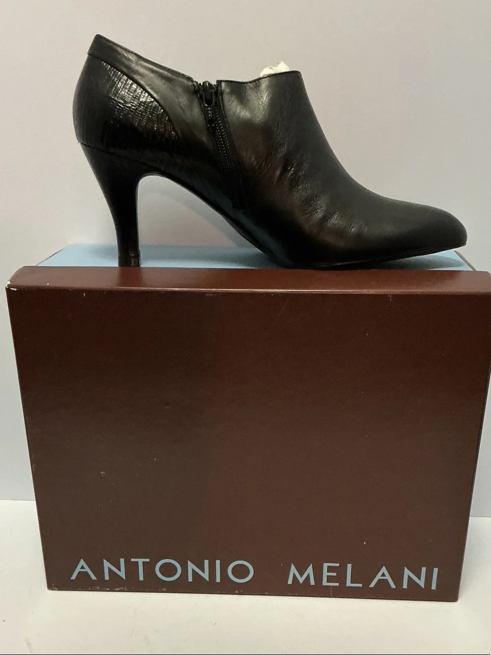 ANTONIO MELANI sleek black